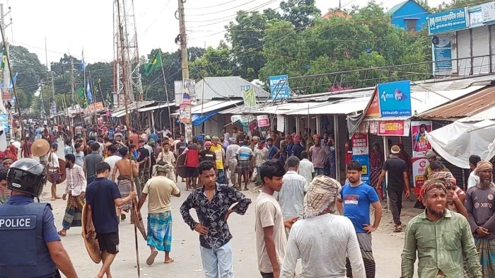 আধিপত্য বিস্তারকে কেন্দ্র করে ফরিদপুরের ভাঙ্গায় দুই পক্ষের সংঘর্ষে রণক্ষেত্র, মহাসড়কে তিন ঘণ্টা যান চলাচল বন্ধ